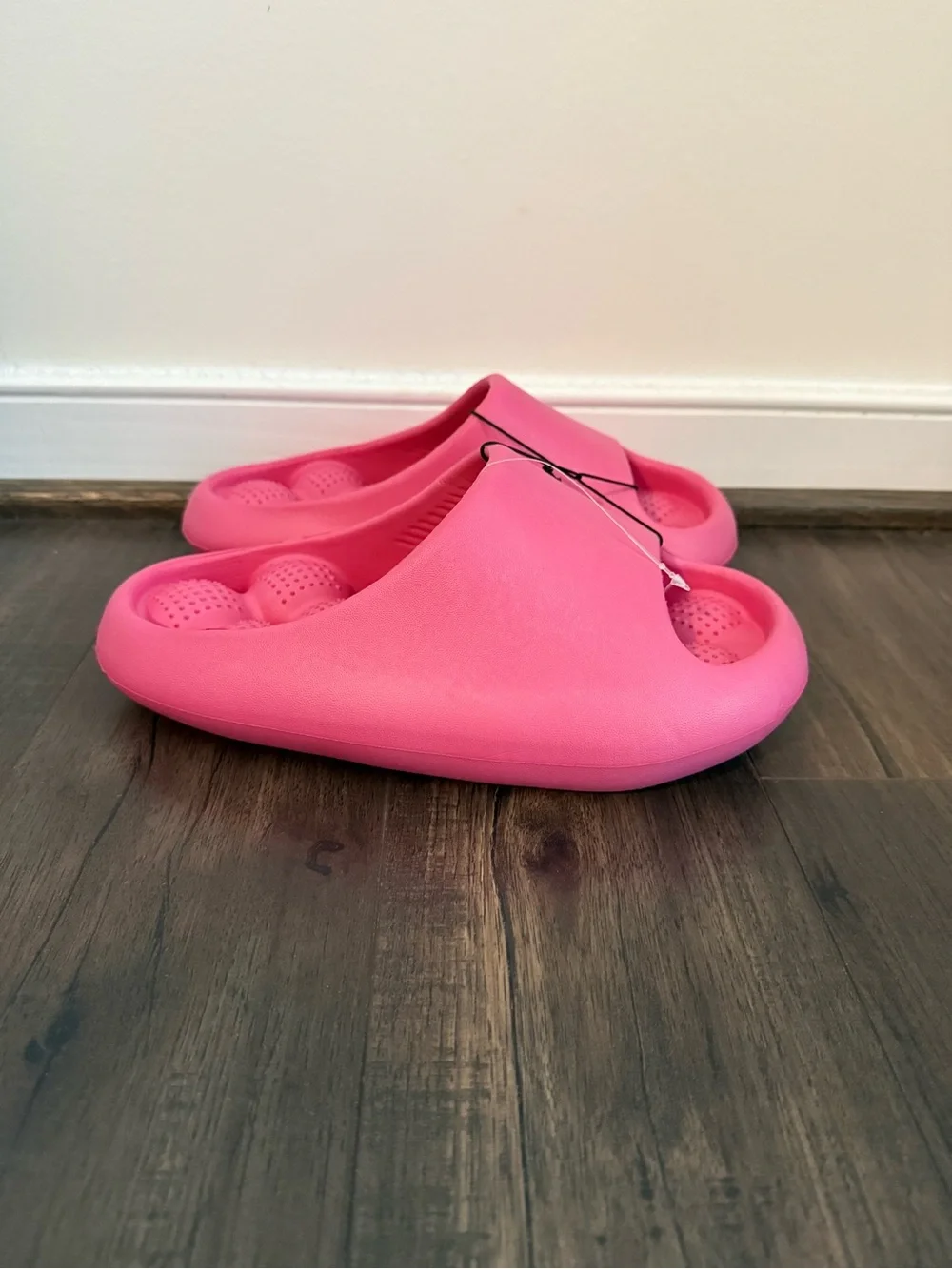 Women’s Pink Bubble Massage Cloud Slides Size 8 NWOT